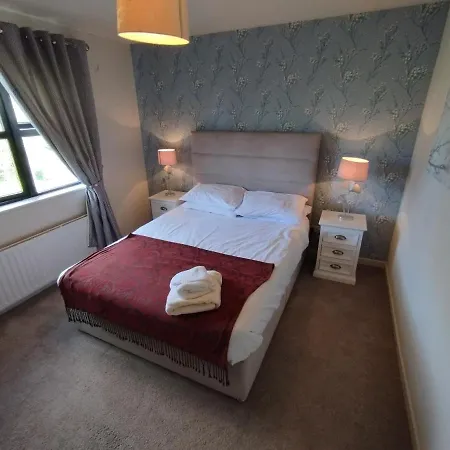 Luxury 6 Bedroom House Holiday home *