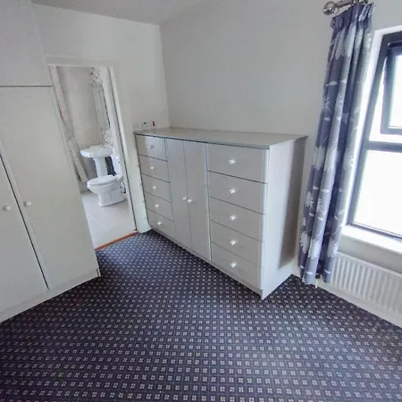 Luxury 6 Bedroom House Holiday home