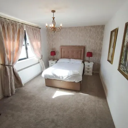 Luxury 6 Bedroom House Holiday home